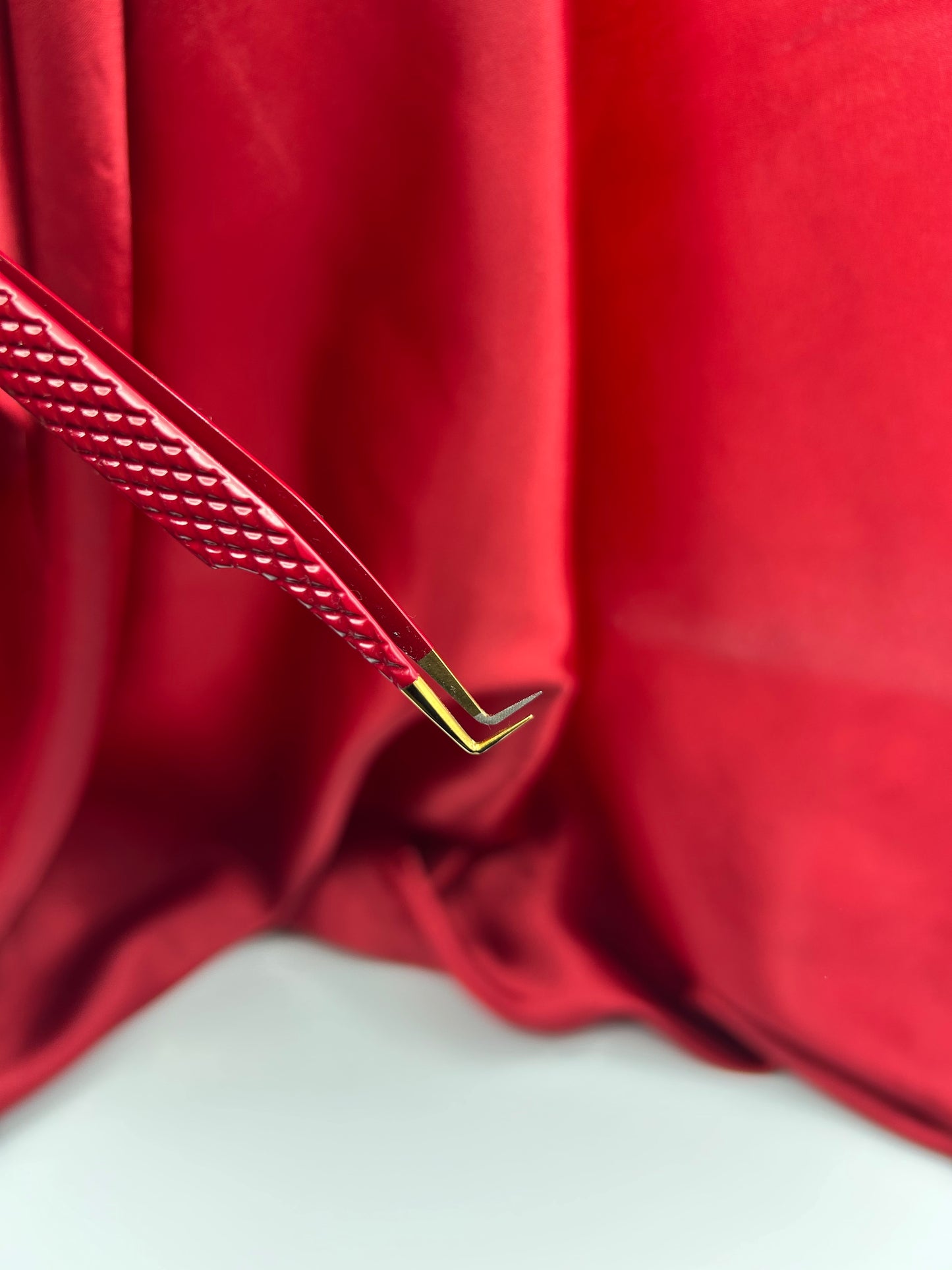 90 degree angle Mega/Volume Tweezers