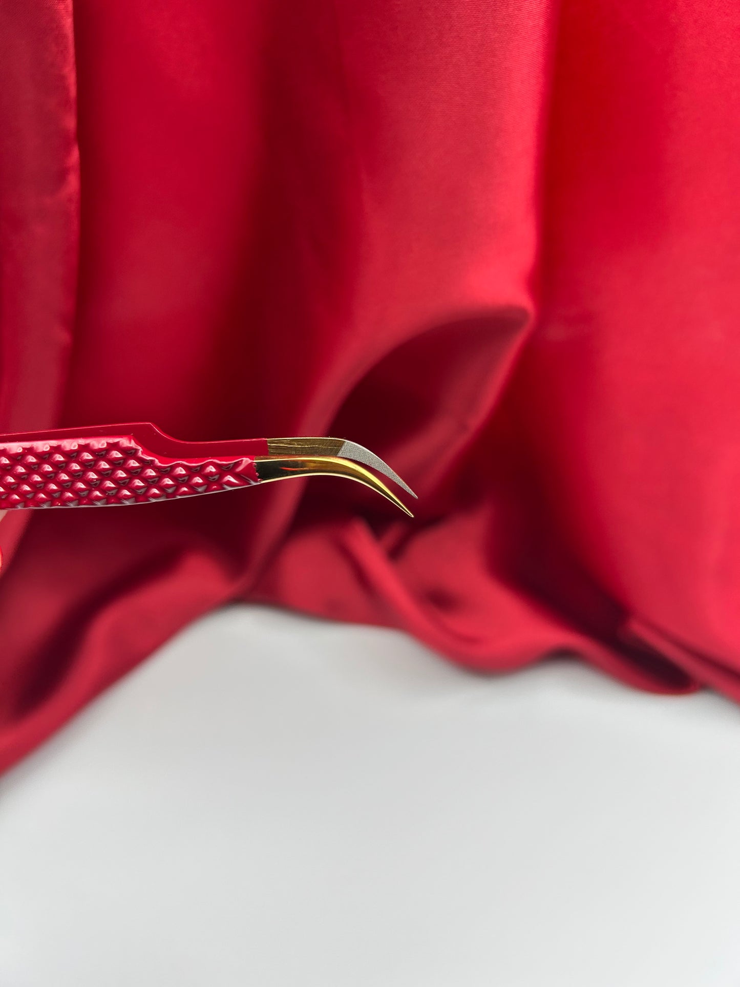 Curved Classic Tweezer